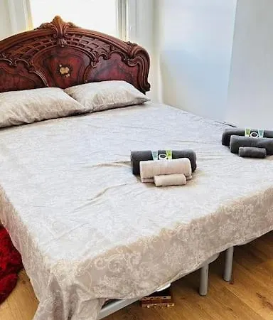 3 Bed House East London Home Buitenkant foto