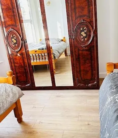 3 Bed House East London Home Buitenkant foto