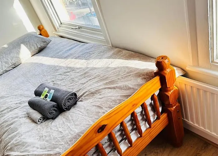 3 Bed House East London Home