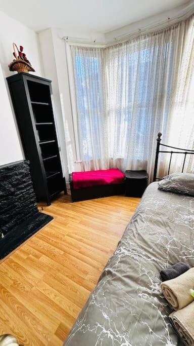 3 Bed House East * London