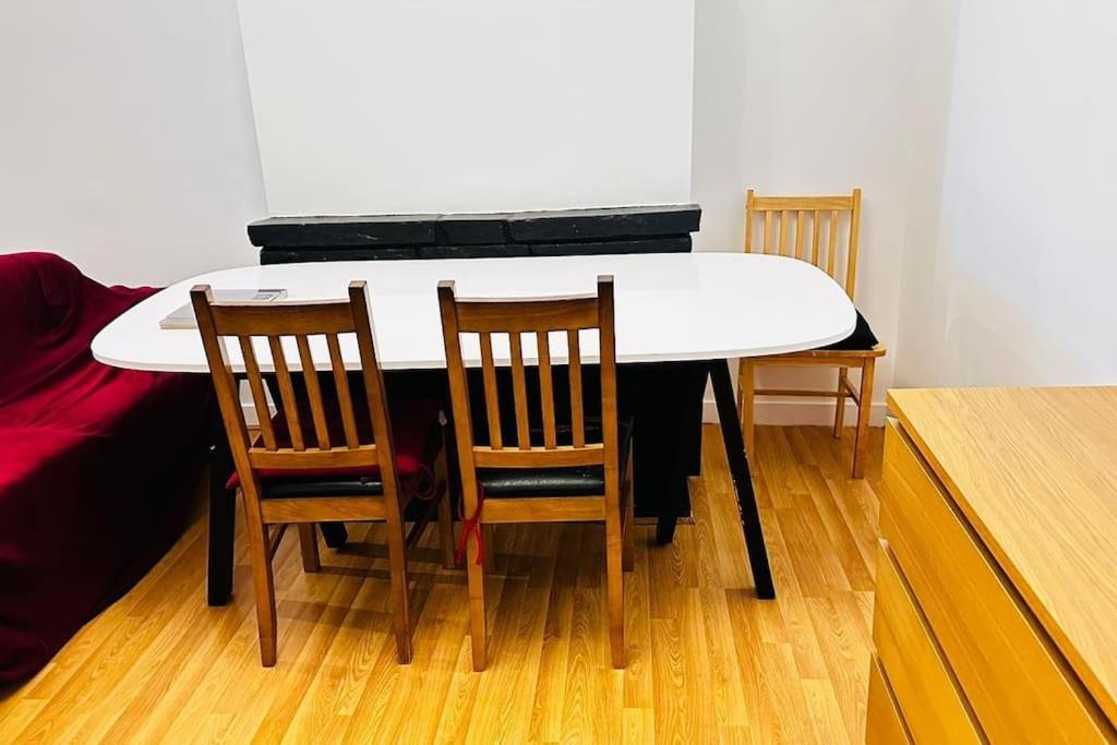 3 Bed House East Apartment